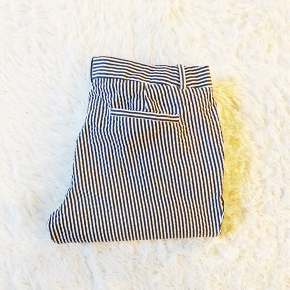 J. Crew Pants - J. Crew Café Capri Seersucker Print Crop Pant SZ6